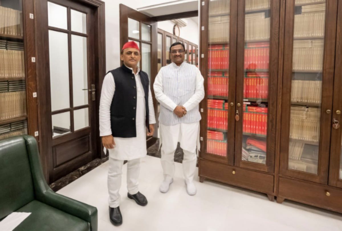 UP Cabinet Minister Dharam Singh Saini Resigns Meets to Akhilesh Yadav