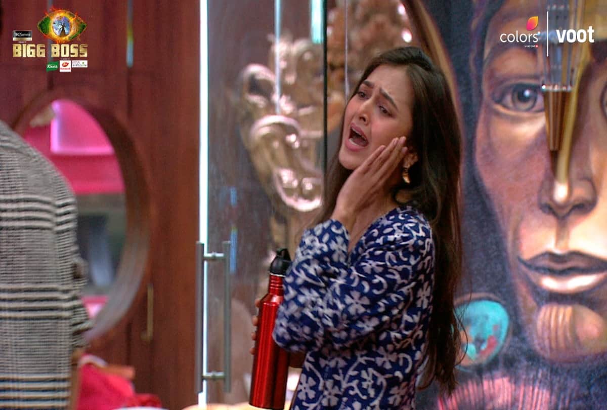 Salman Khan scolds Tejasswi Prakash on weekend ka vaar for calling Bigg Boss biased