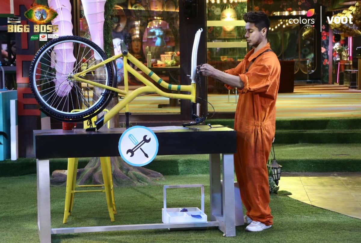 bigg Boss 15: Prateek Sahajpal wins ticket to finale by defeating Tejashwi Prakash becomes member of VIP zone