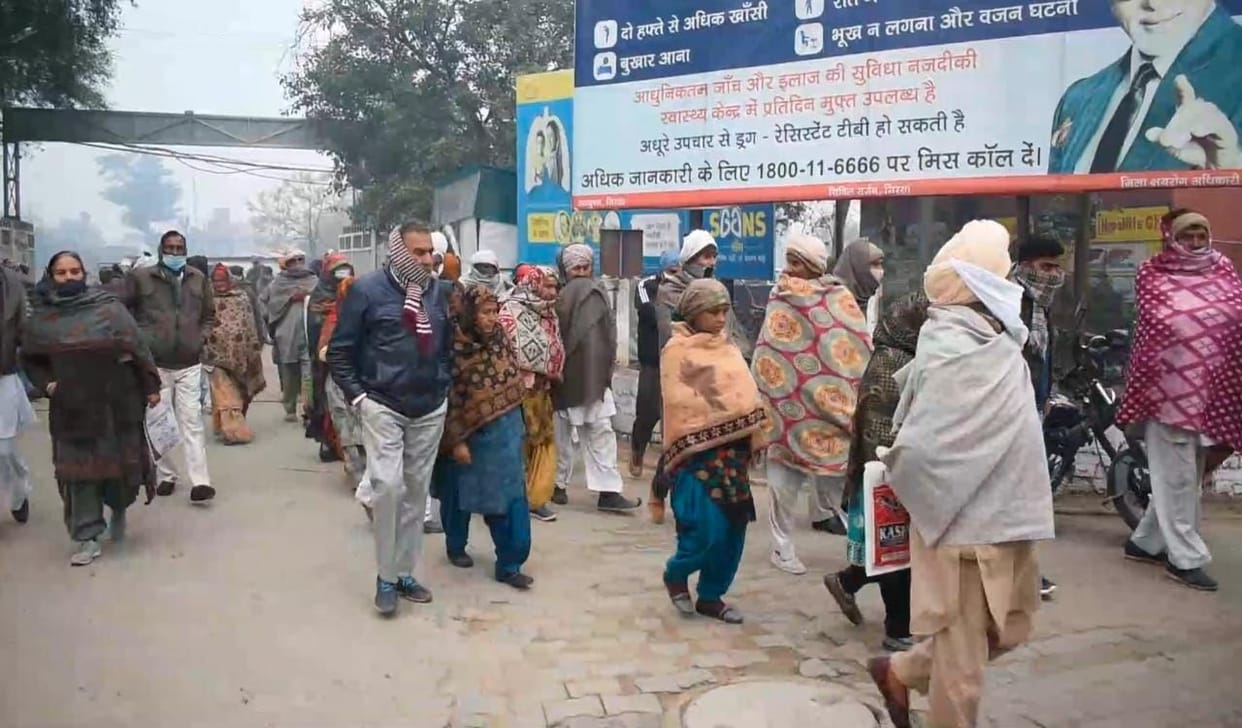 Investigation closed to make pension, elders raised slogans at the gate of civil hospital