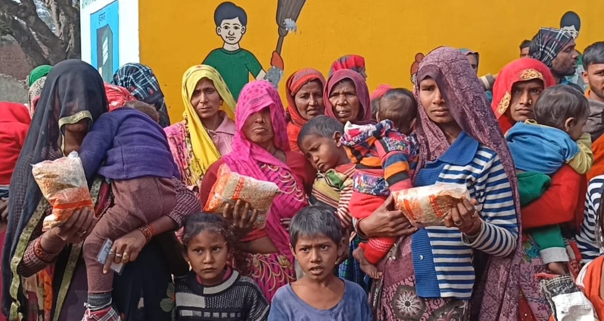 Roasted pulses distributed at Anganwadi center, women's ruckus
