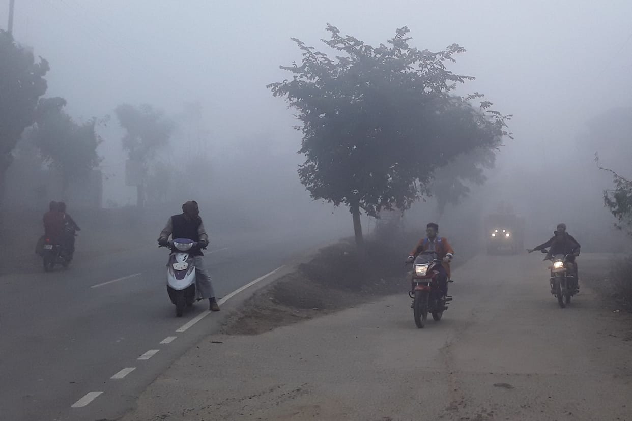 Speed stopped in dense fog, relief from sun in the afternoon