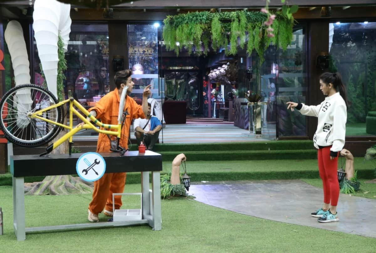 Bigg Boss 15 Ticket to Finale task changed in the battlefield Shamita Shetty clashed with Nishant Bhatt and she said  go to hell