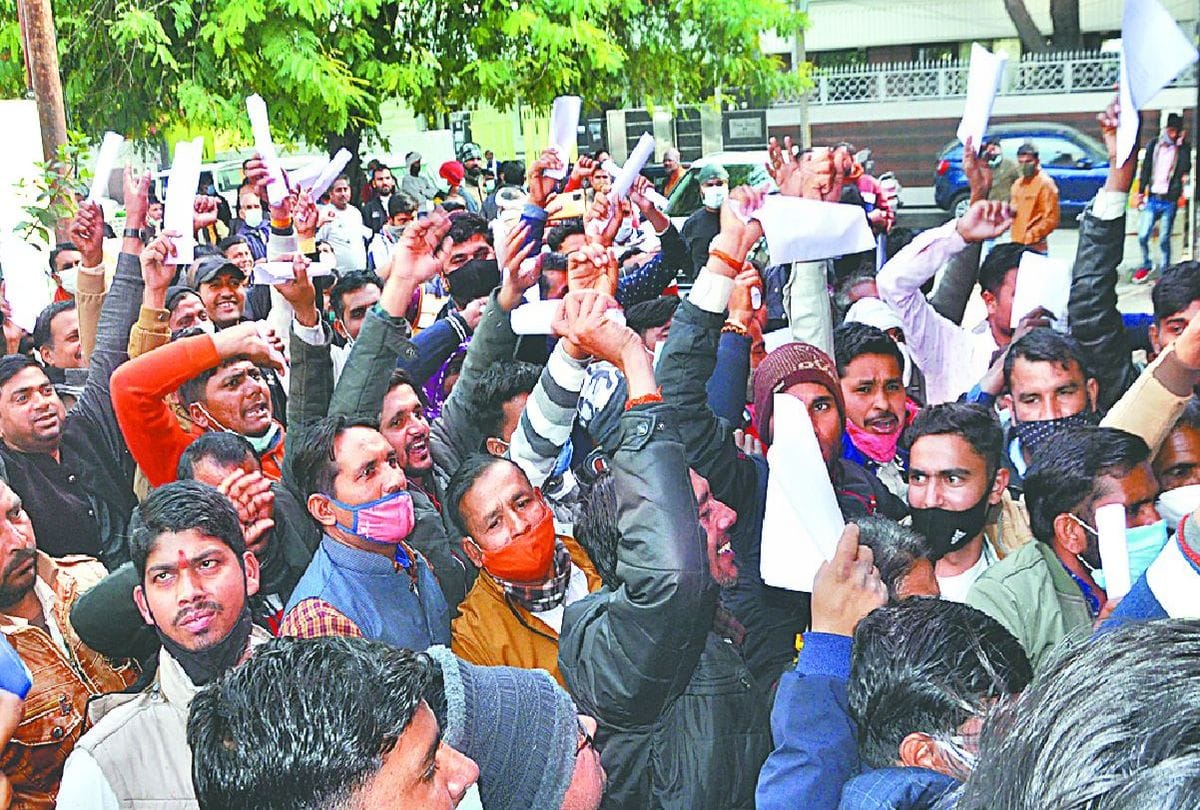 150 BJP workers resigned after dharmpal singh join bjp in agra