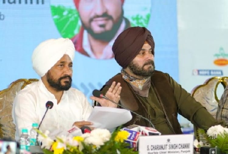 First list of candidates of Congress has been postponed again due to clash of CM Charanjit channi and Navjot sidhu