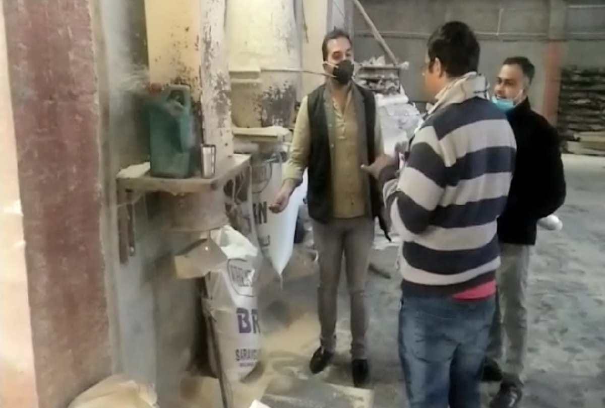 food supply department Action : raid in atta mill supplying flour to depots, sample filled