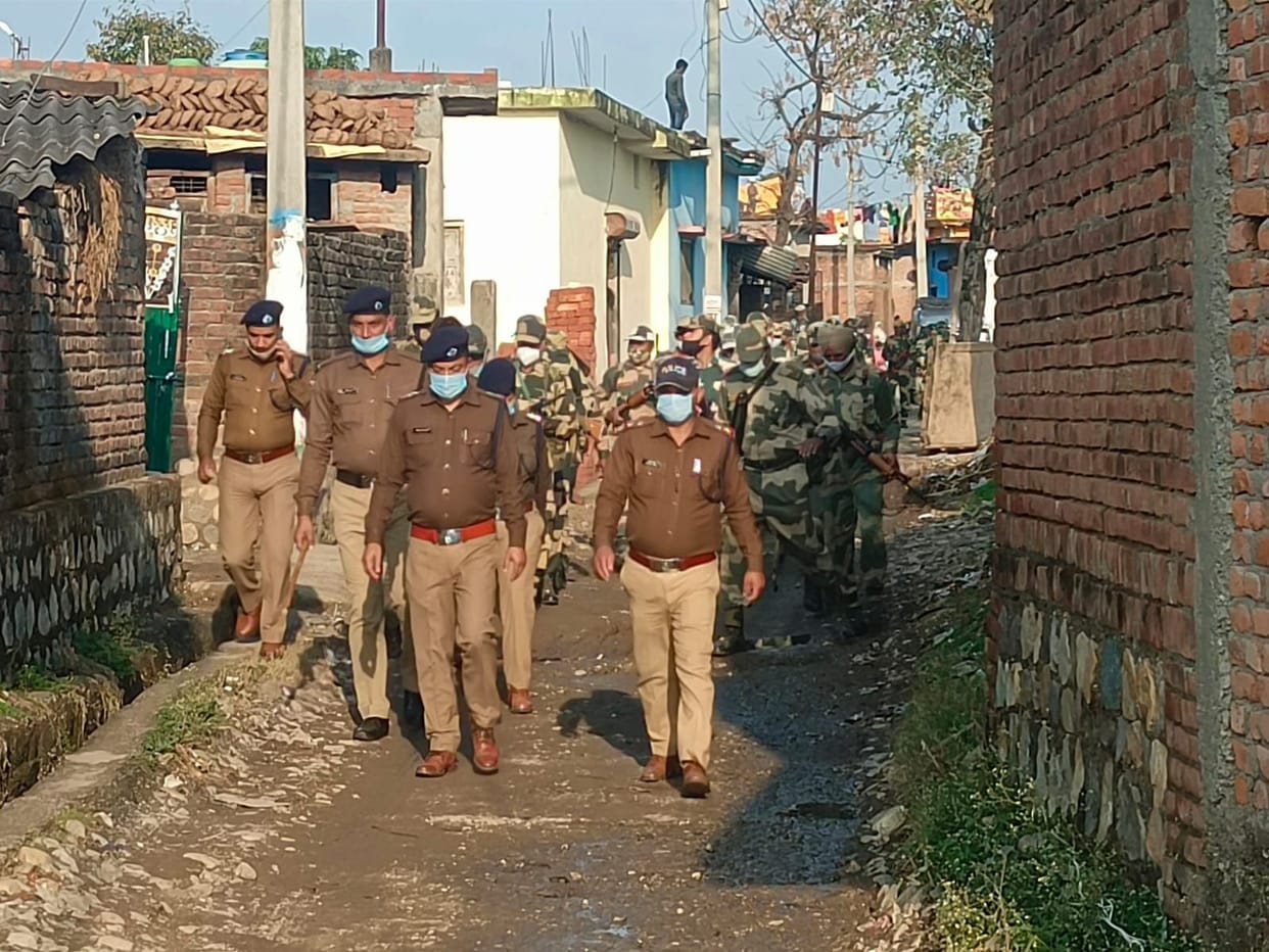 BSF did flag march in Vikasnagar and Sahaspur