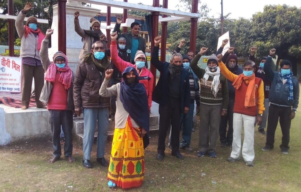 Retired personnel's strike continues to fight for rights in harsh winter