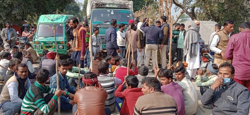 Farmers blocked the road with sticks