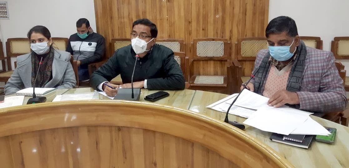 Vaccination will not increase by sitting on a table: Divisional Commissioner