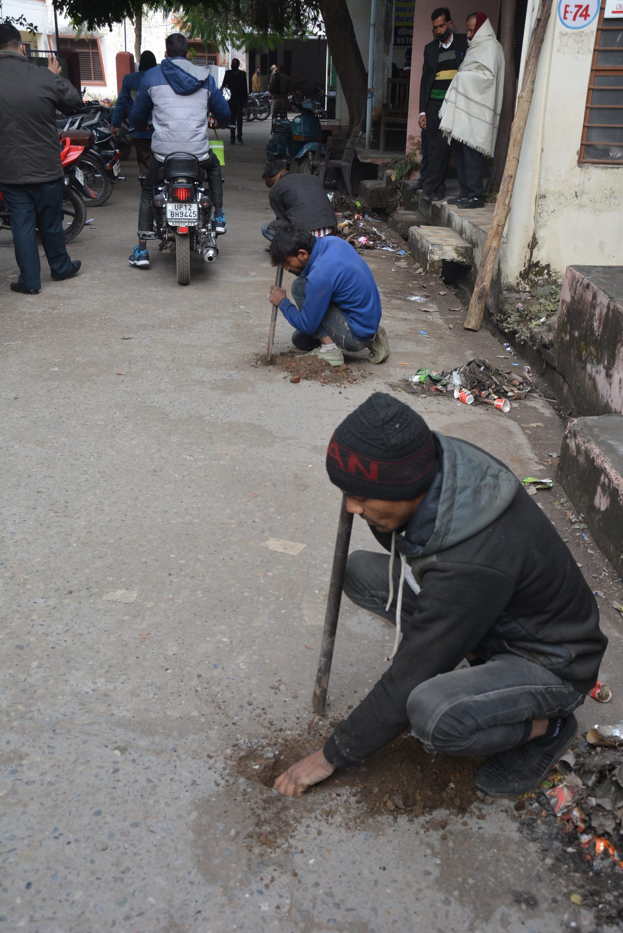 No entry of vehicles in the Collectorate, people reached on foot