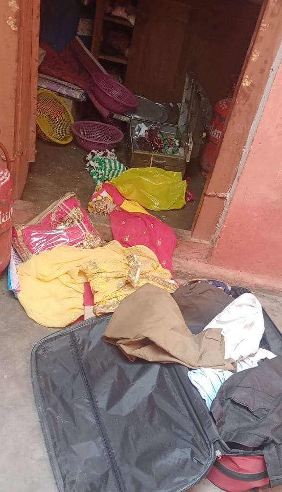 fathepur news,Lakhs of cash and jewelery crossed from the house of a galla trader