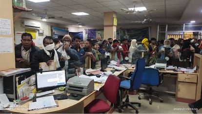 bank server problem in mirzapur  Dead cat thrown in office agitated cleaning workers demonstrated