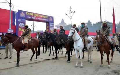 Prayagraj: Devotees take holy dip as faith confluence on Ganga-Yamuna coast