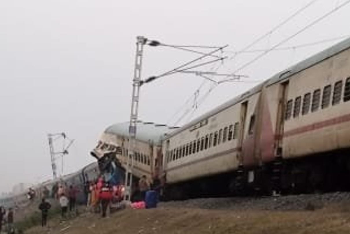 Train Accident: 46 passengers boarded from Prayagraj in Bikaner-Guwahati Express