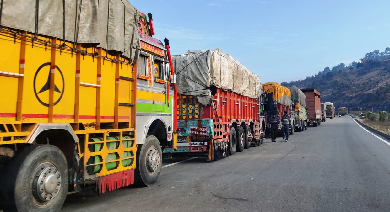 work of removing the fallen stones on the Jammu and Kashmir highway continues, no movement is allowed at present
