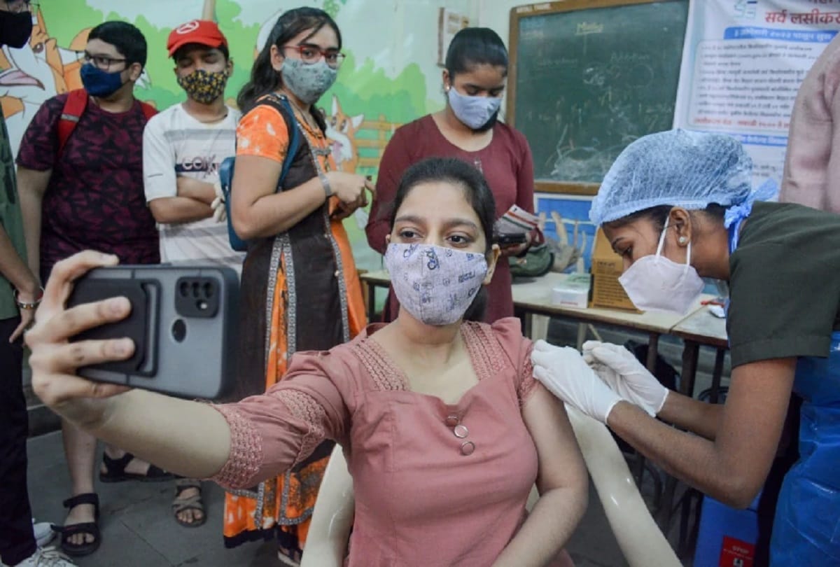 105 including three doctors six innocent were found corona positive in Gorakhpur