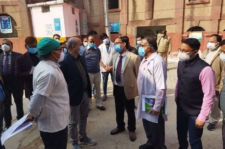 corona varanasi update Additional Chief Secretary visit covid hospitals and saw oxygen plant running