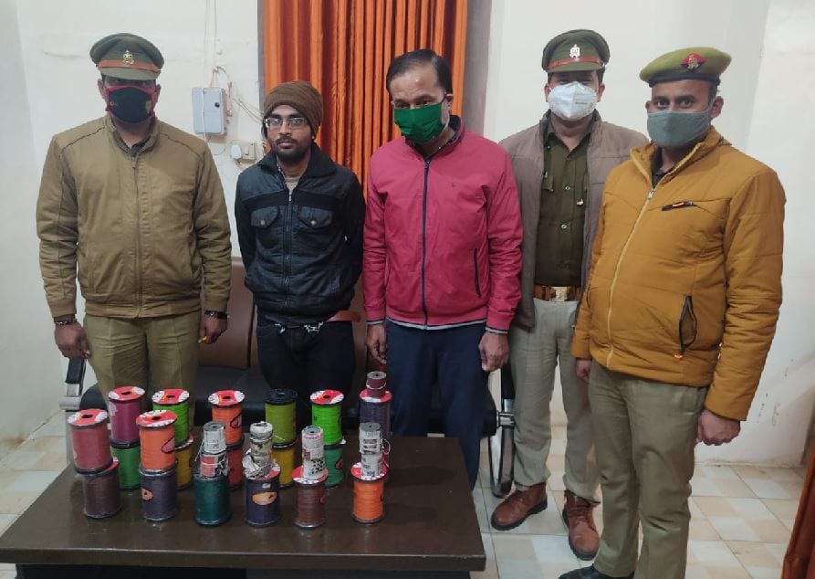 makar sankranti 2022 varanasi police raid caught 12 kg chinese manjha from dal mandi two arrested