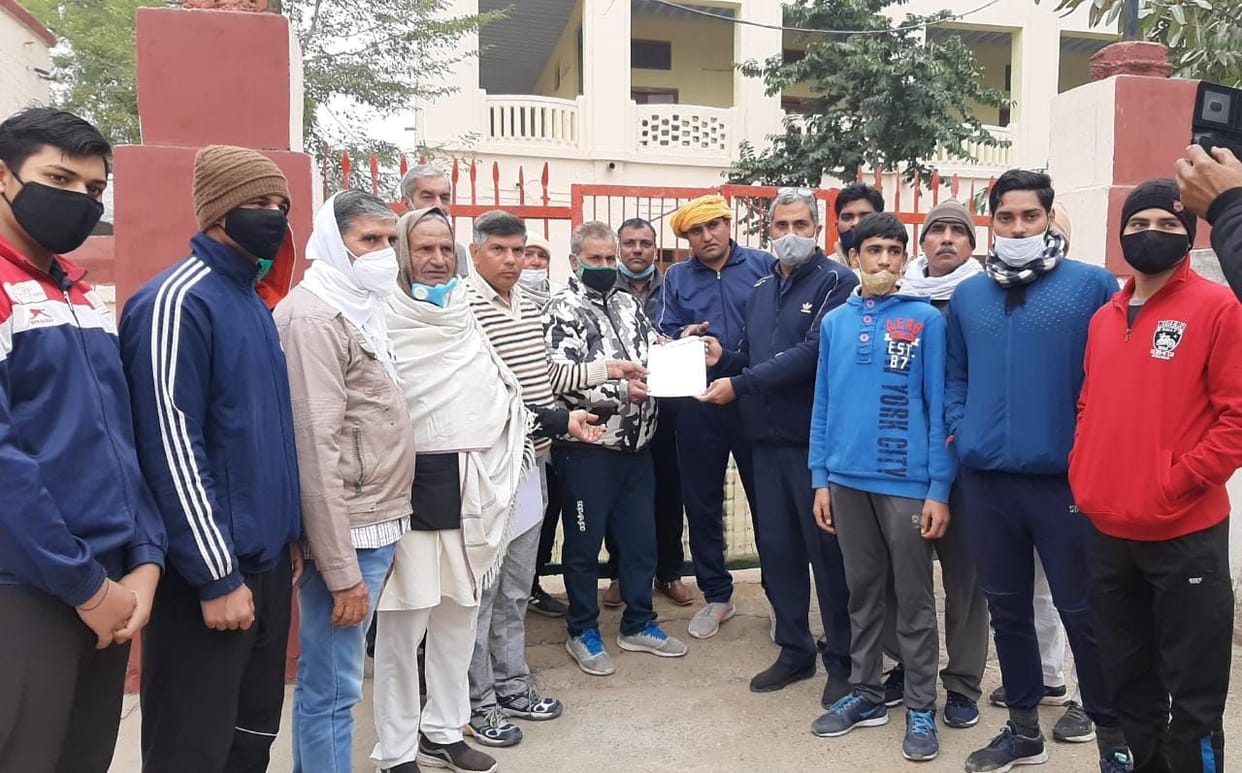 Youth Welfare Organization came out in protest against reducing seats in Sai Hostel