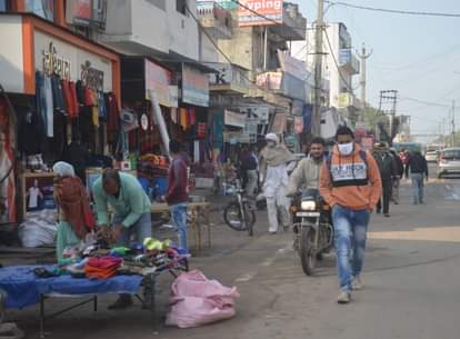 फोटो 10  बस स्टैंड रोड स्थित दुकानें।