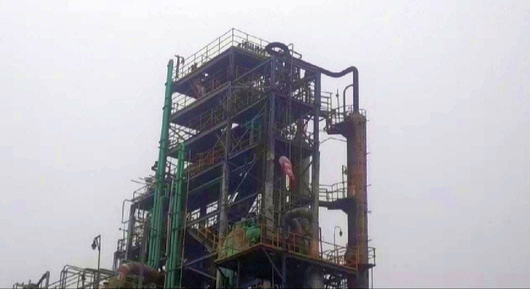 a man reached on 185 Mt. tower