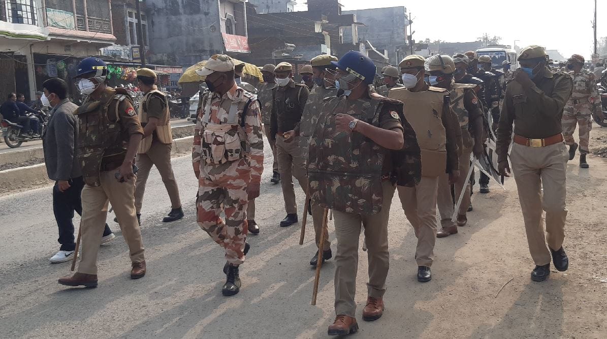 firing in azamgarh in minor dispute villagers caught and beaten four people gram pradhan including 4 arrested