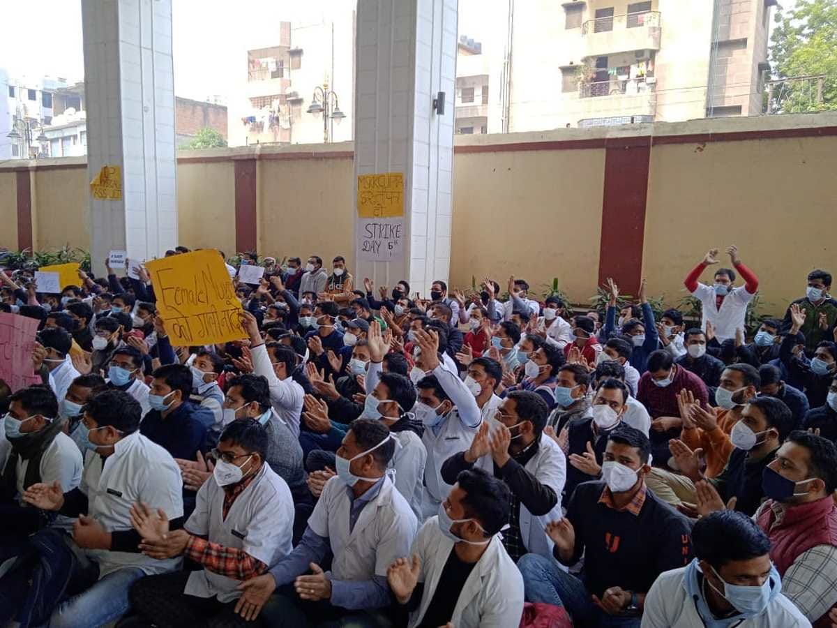 BHU hospital Nursing officers vs BHU administration ruckus increased no solution even after seven days patient suffer