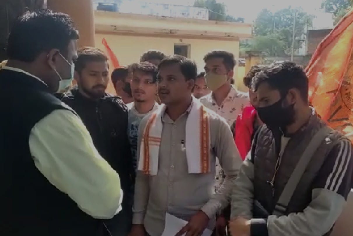 Chhatarpur: Student Council threatened CMHO, Indian Medical Association gave memorandum to SP and Collector