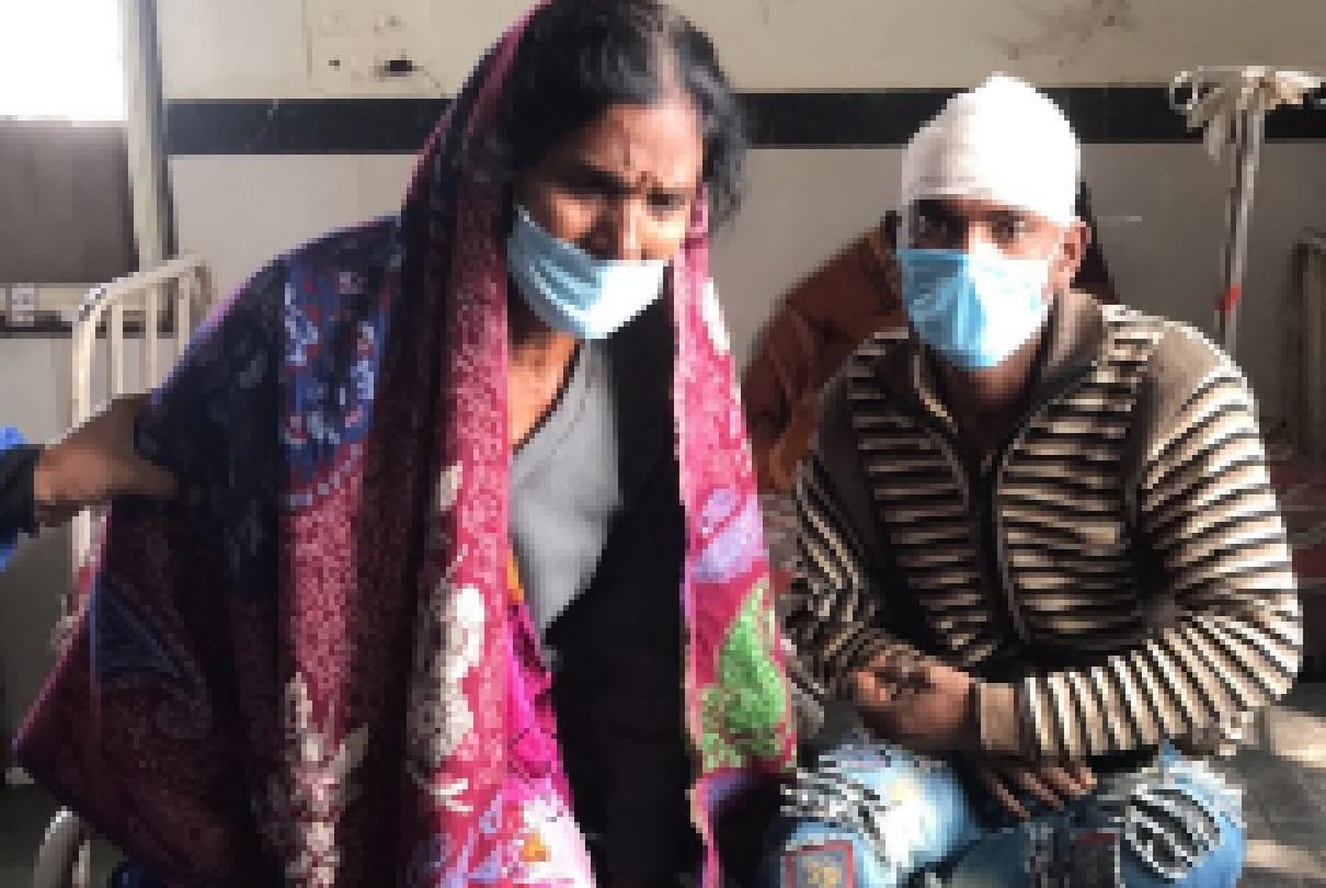 Chhatarpur: People of the family used sticks and sticks, half a dozen people injured, admitted to district hospital