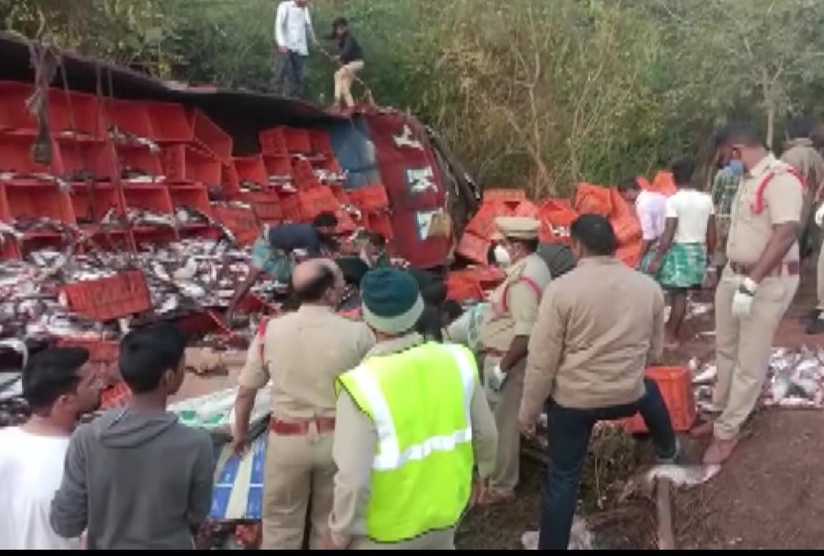 Andhra: Truck full of fish overturned in West Godavari district, four killed, three injured
