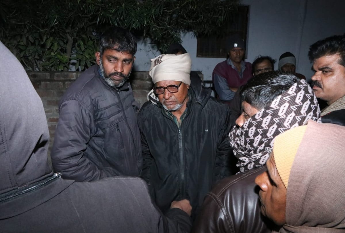 Jai Prakash was about to buy a property in Lucknow DLF City for 70 lakhs