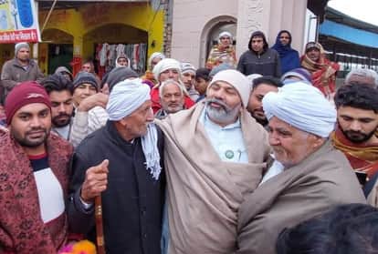 टोहाना पहुंचे राकेश टिकैत।