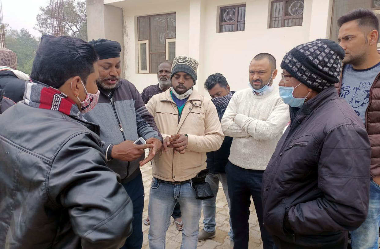 Demand for removal of wires and compensation, warned of jam