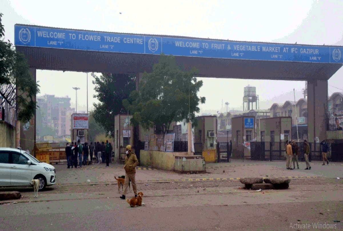 red alert in delhi after bombs found in ghazipur phool mandi