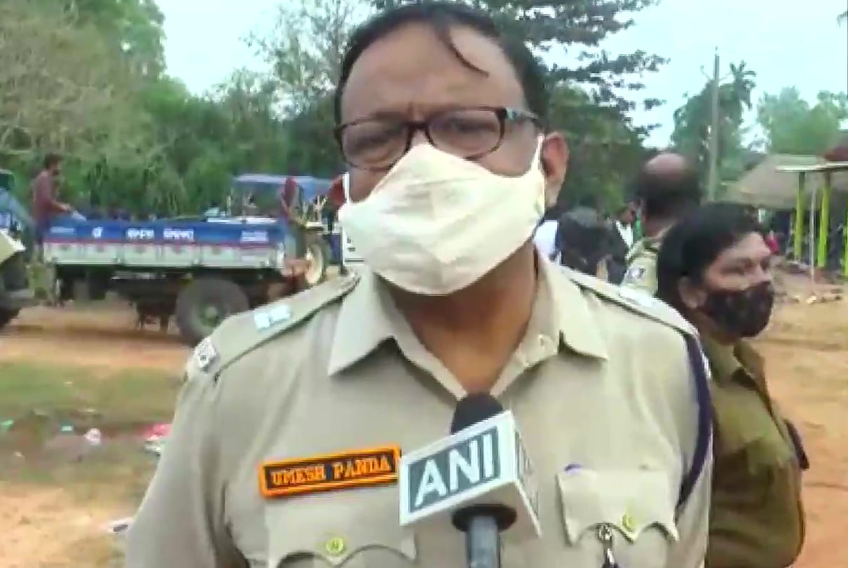 Police baton charged people in the Dhinkia village protesting over proposed steel plant site in Jagatsinghpur Odisha