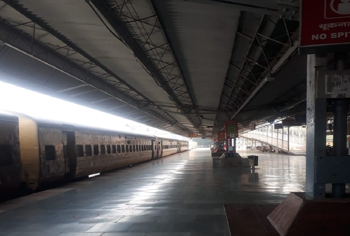Prayagraj: Railway stations remain vacant at Magh Mela, 16 tickets sold for two special trains from Rambagh