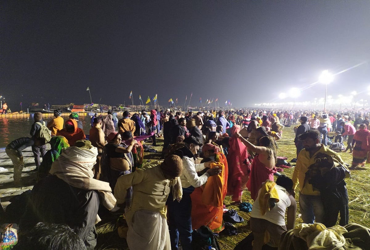 Prayagraj: Devotees take holy dip as faith confluence on Ganga-Yamuna coast