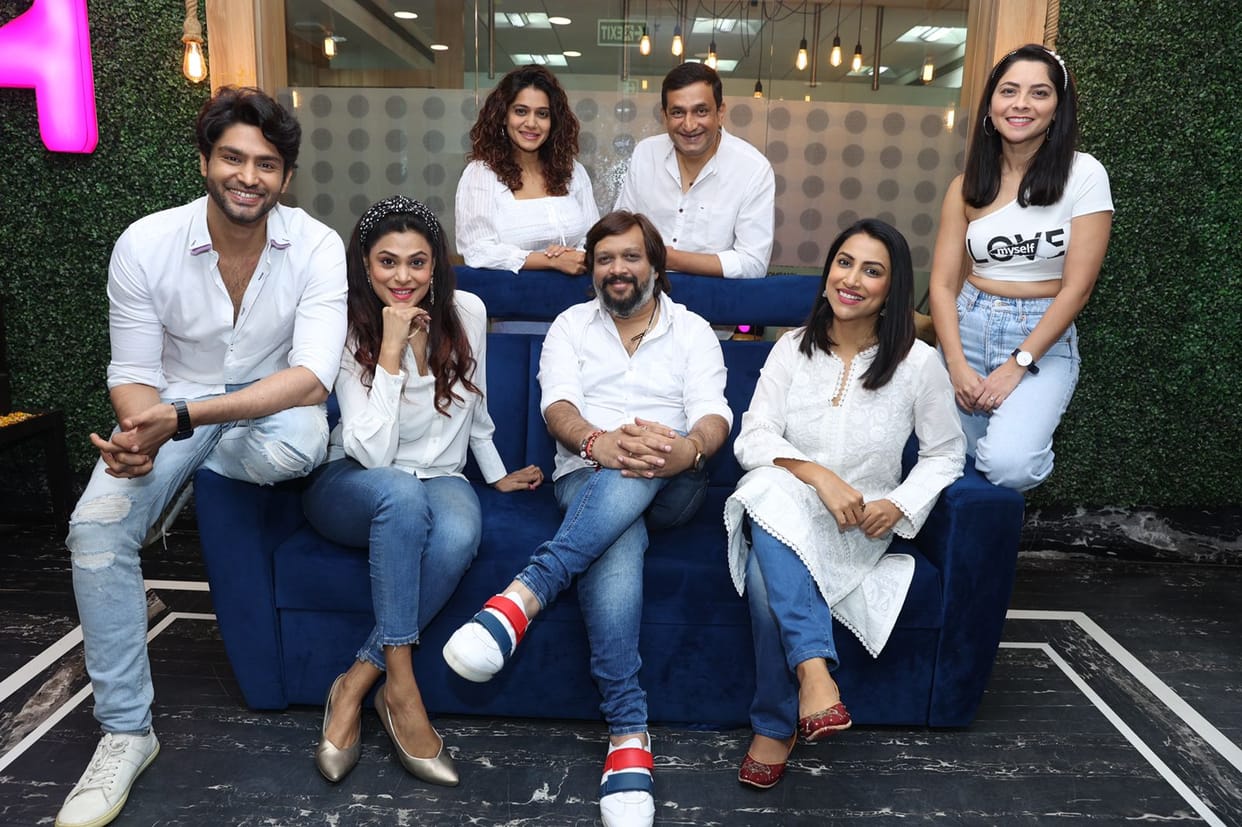 Kranti Redkar returns to director chair with Rainbow stars Sonalee Kulkarni Prasad Oak Urmilla Kothare Rishi Saxena