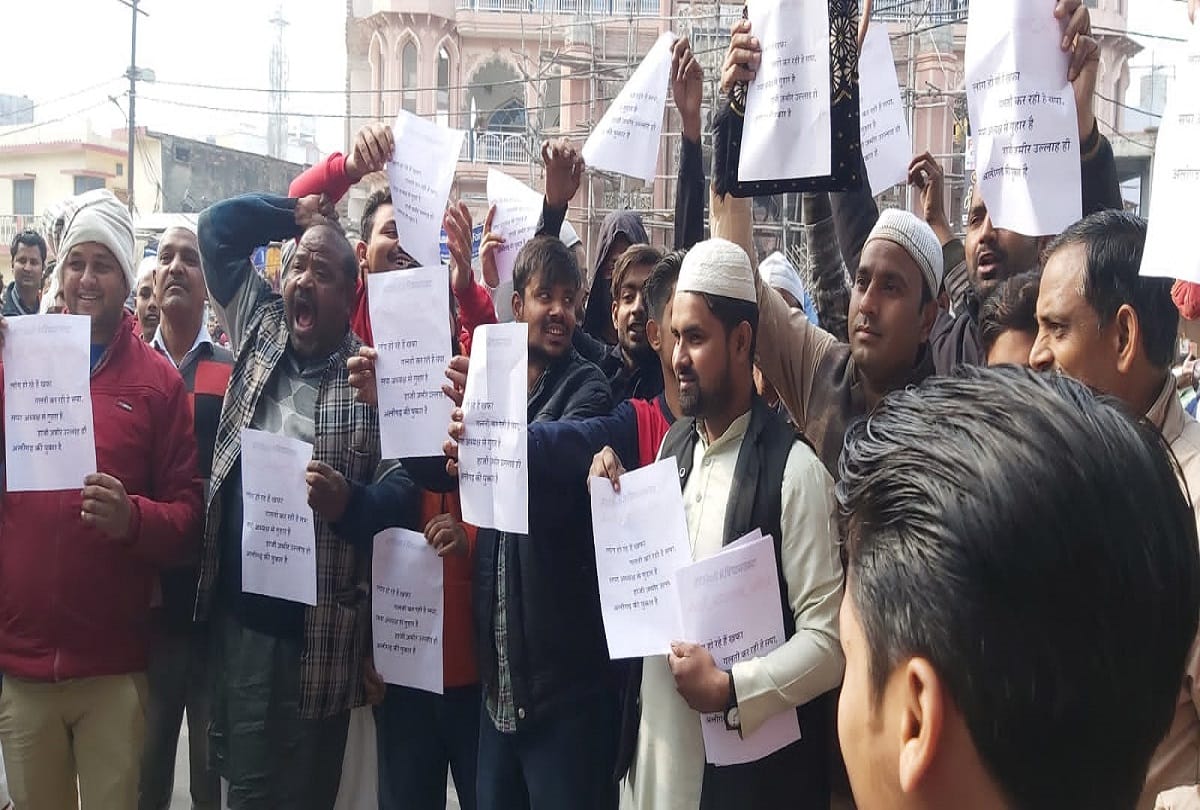 supporters demonstrated for not getting ticket to former sp mls jamir ullah