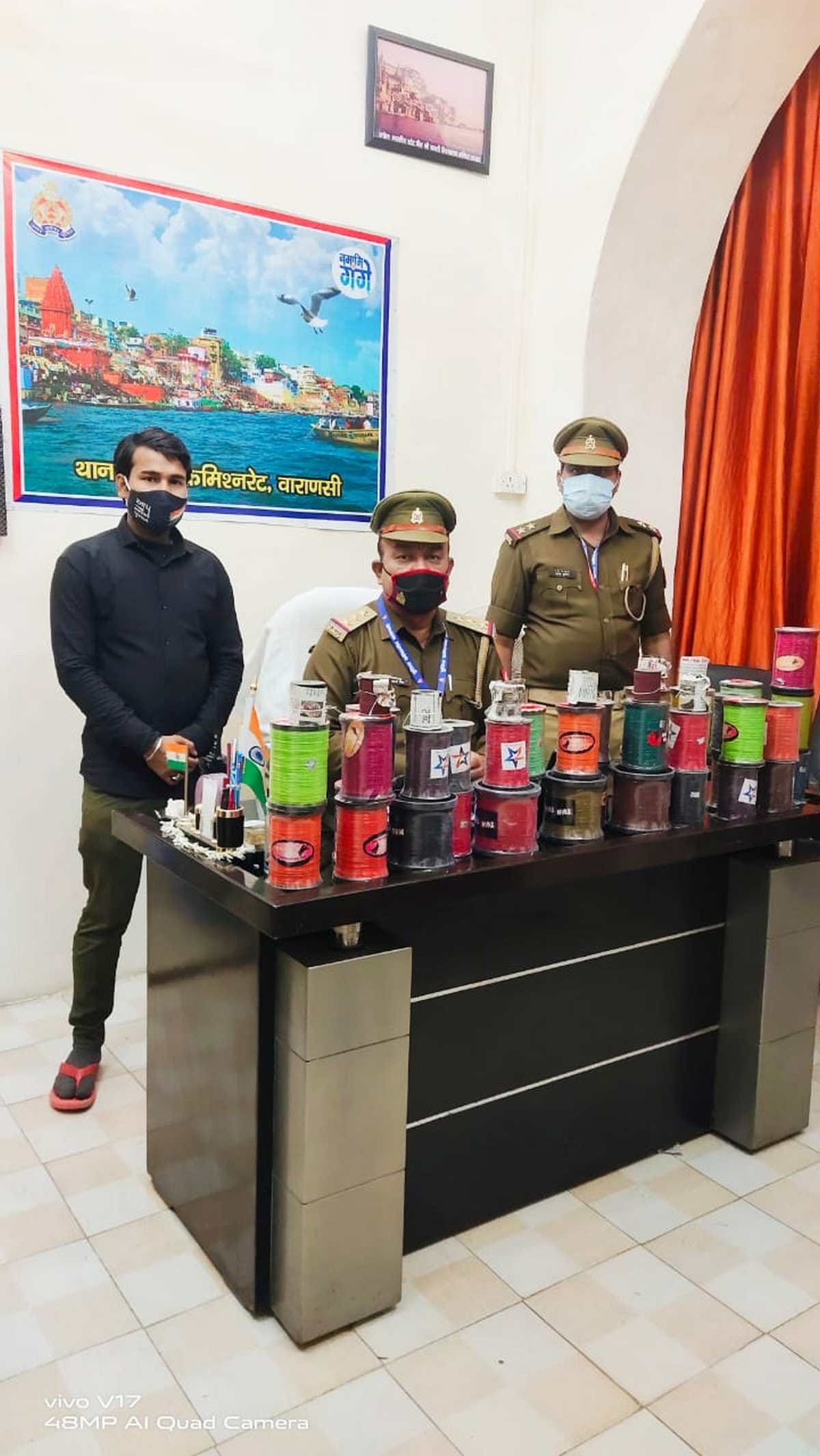 Varanasi police raided in Dalmandi 84 kg Chinese manjha recovered in two days one arrested
