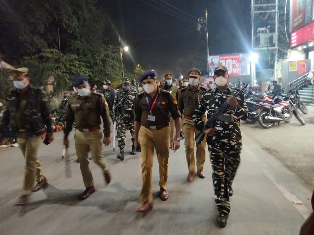 UP elections 2022 varanasi Commissionerate Police flag march along with paramilitary forces