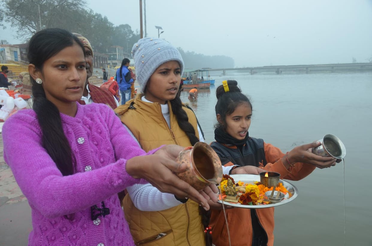 Dip of faith in Ganga on Makar Sankranti festival