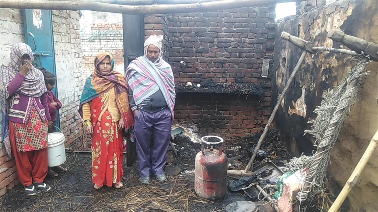 Hathras: Fire in the house due to gas leak, all the things ashes