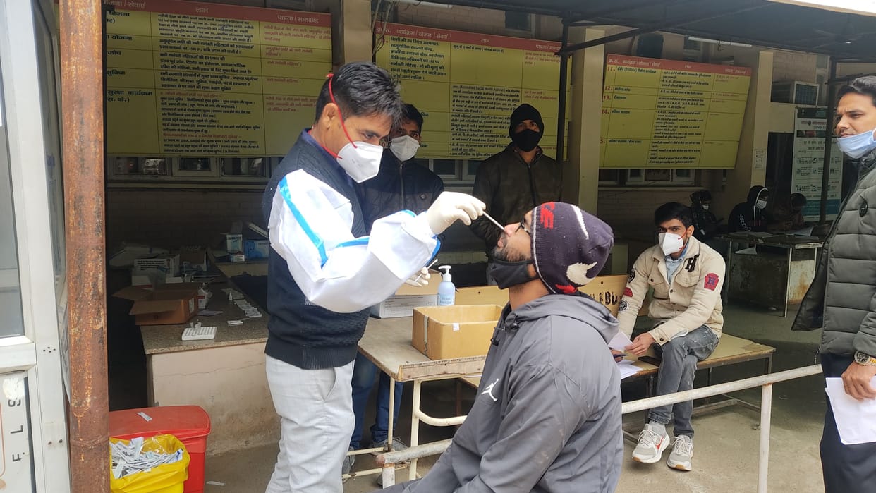 53 patients including female doctor found corona infected