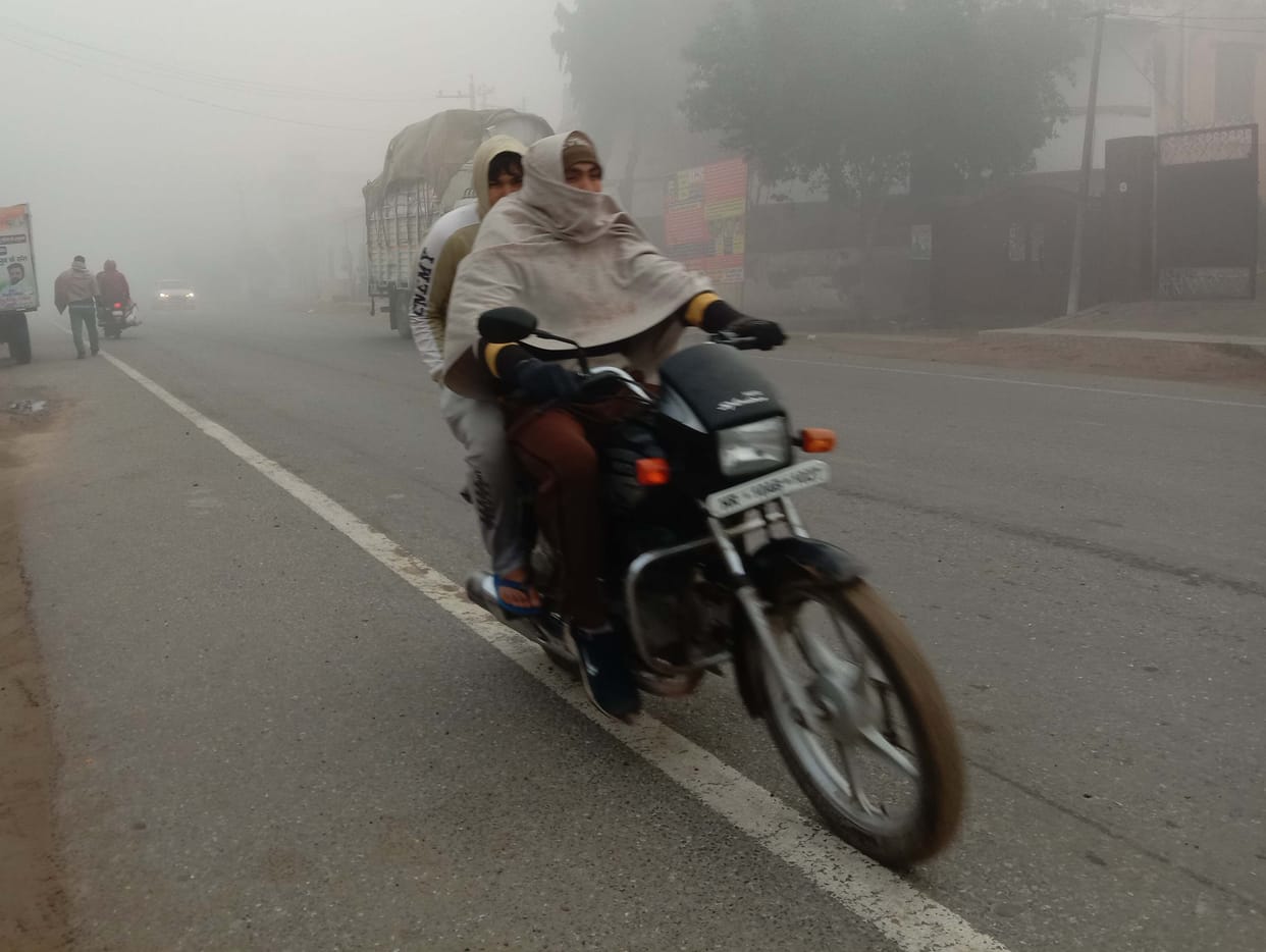 Fog and cold wave increased the trouble, the speed of vehicles stopped