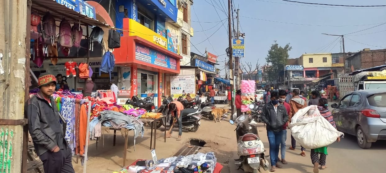Shops in Baddi remain open while closed in Nalagarh due to corona SOP