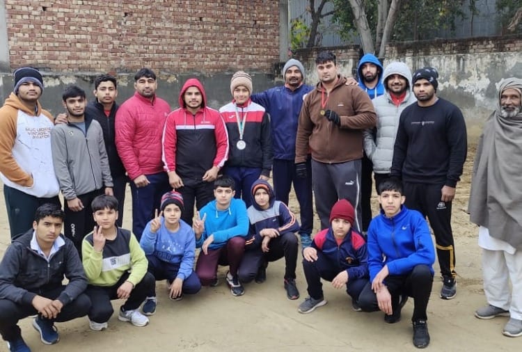Nikita won silver medal in senior national ranking wrestling competition
