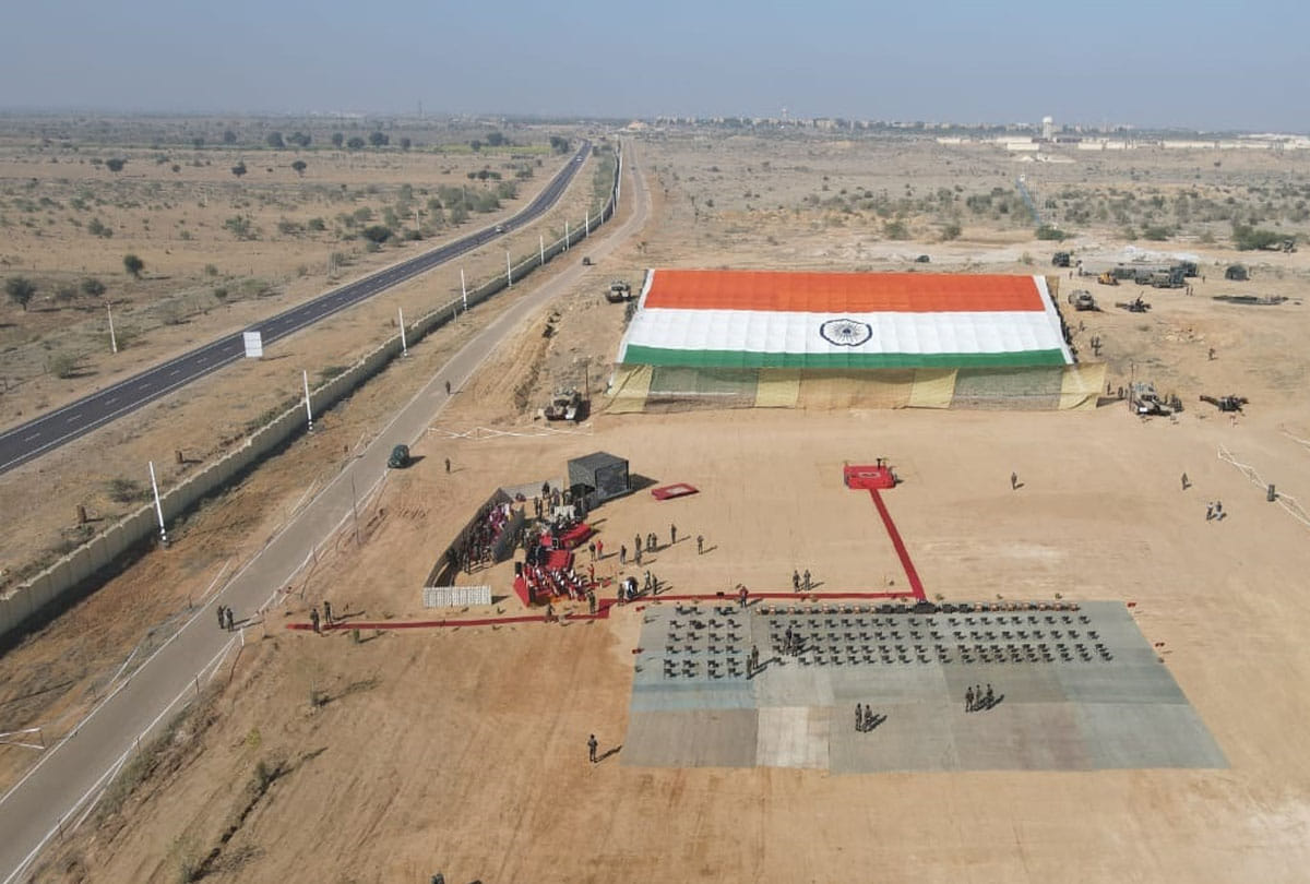 Indian Army Day The World s largest national flag made of khadi was displayed along the India- Pakistan border in Jaisalmer
