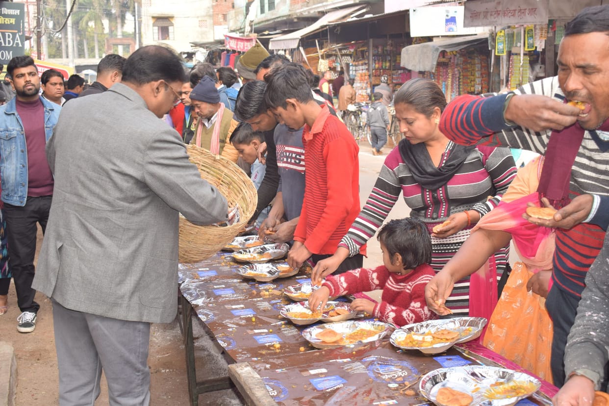 Khichdi banquet held at various places on the occasion of Makar Sankranti